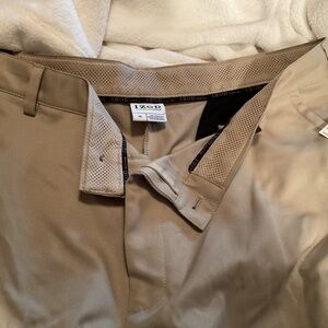 NWT size 40 men’s golf shorts